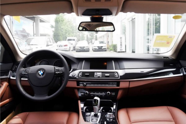 1951764316450413.jpg f10 lci interior.jpg