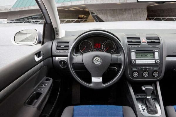 84917635292221000.jpg golf 5 shtandard interior.jpg