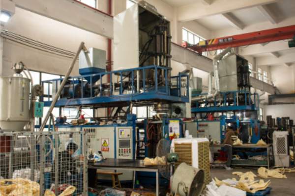Blow molding machine