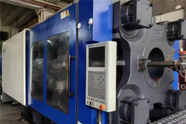 Injection molding machine